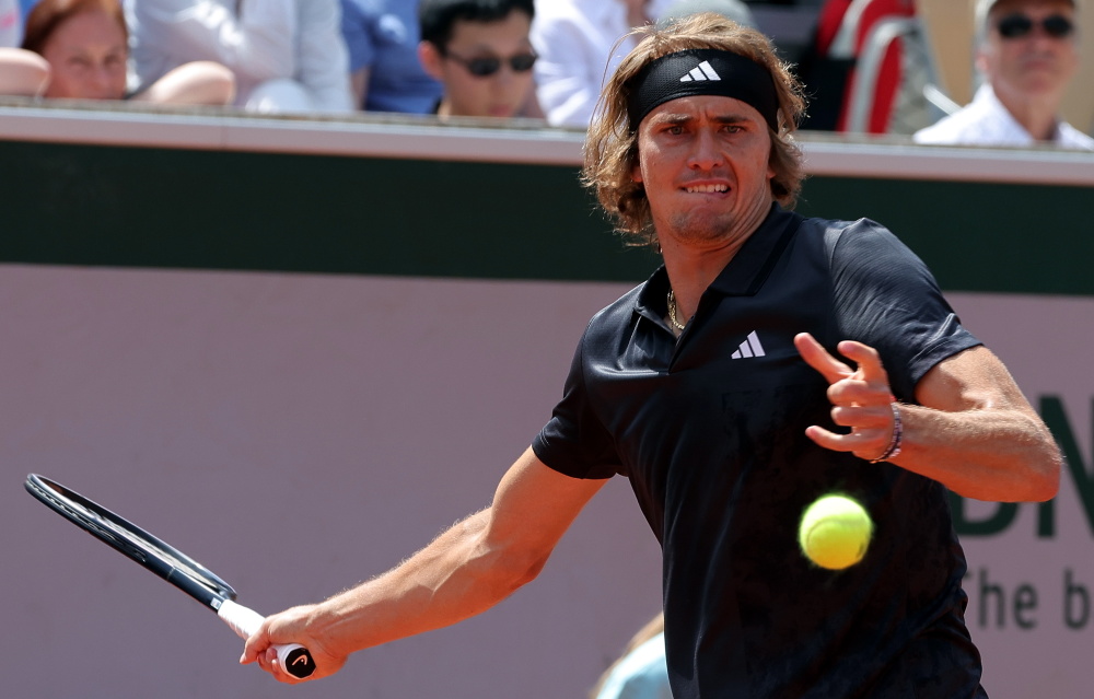 意大利网球队逆转西班牙网球队，兹维列夫绝境逆转