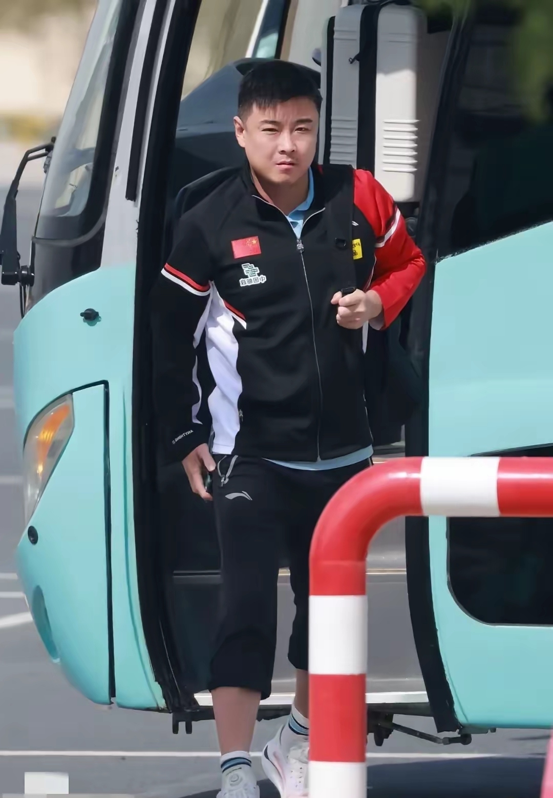 包含波兰乒乓球队轻取日本乒乓球队，王皓统治全场的词条