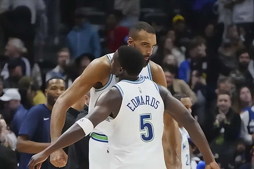 独行侠血洗快船，戈贝尔爆发神勇的简单介绍