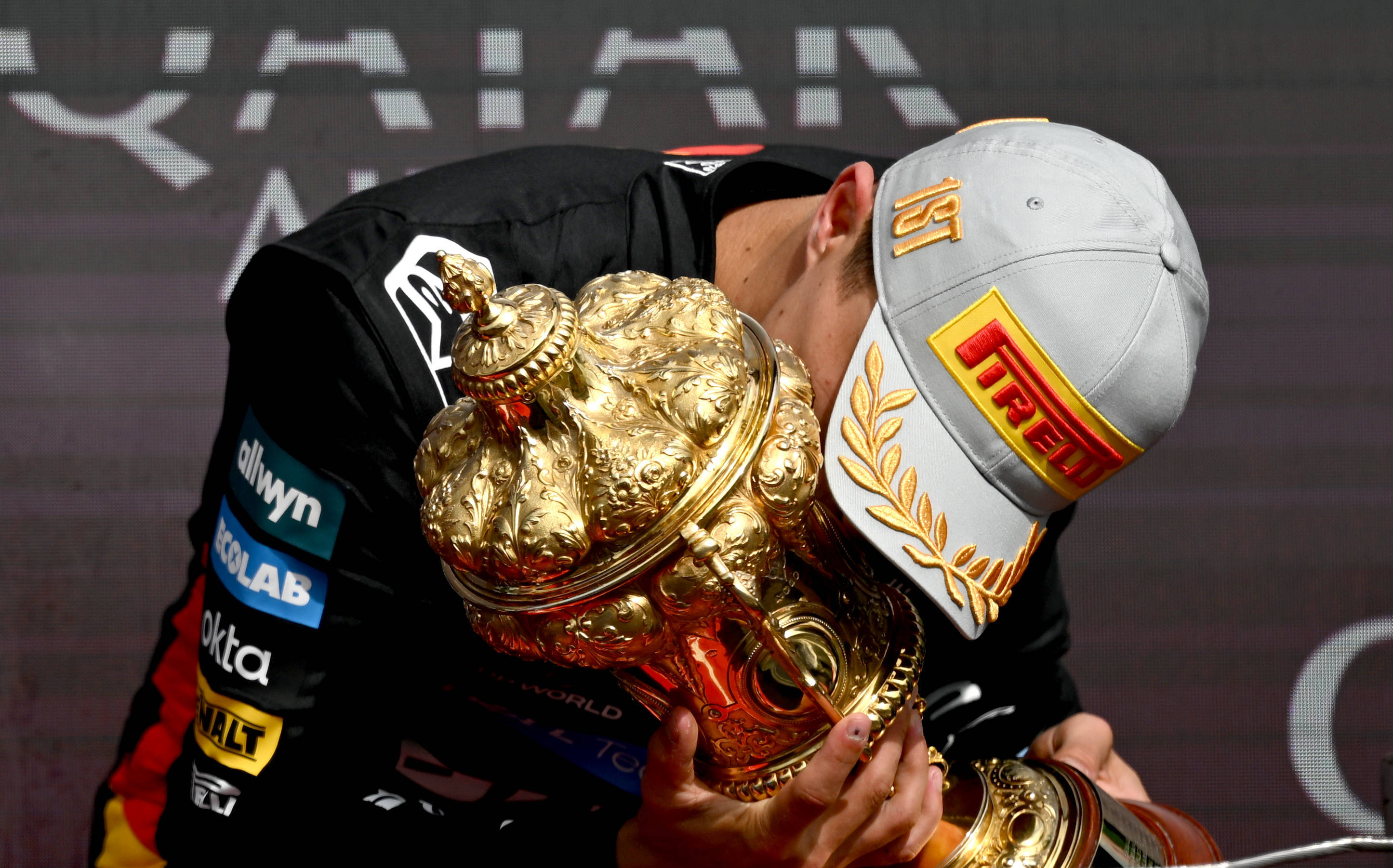 索伯车队逆转红牛车队,皮亚斯特里带队取胜 索伯车队逆转红牛车队,皮亚斯特里带队取胜